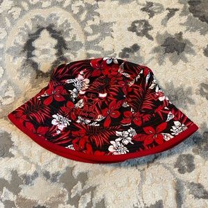 New Era XXL Chicago Bulls Windy City Red, white and black tropical bucket hat